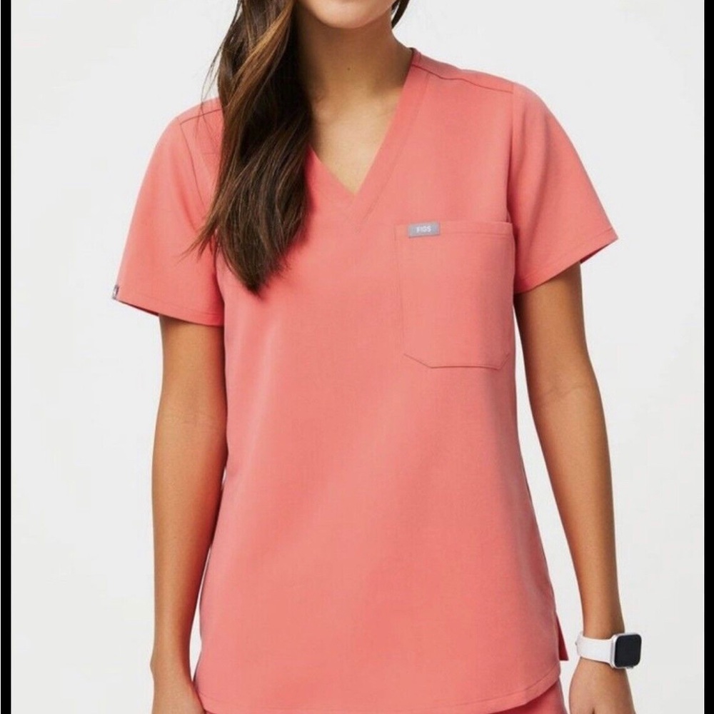 Figs scrub top